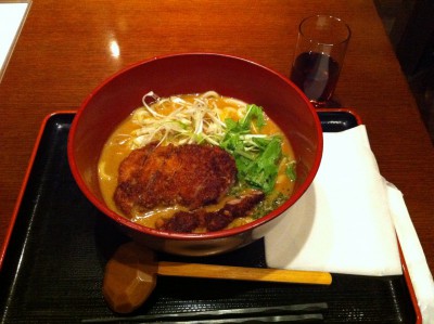 楠　カンフォーラ　カツカレーおうどん