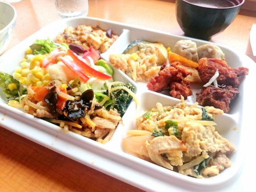 ビュッフェ_食事1.